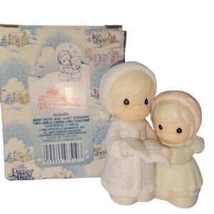 Precious Moments Sugar Town Aunt Ruth, Dorothy Caroling Figurine Enesco 529486